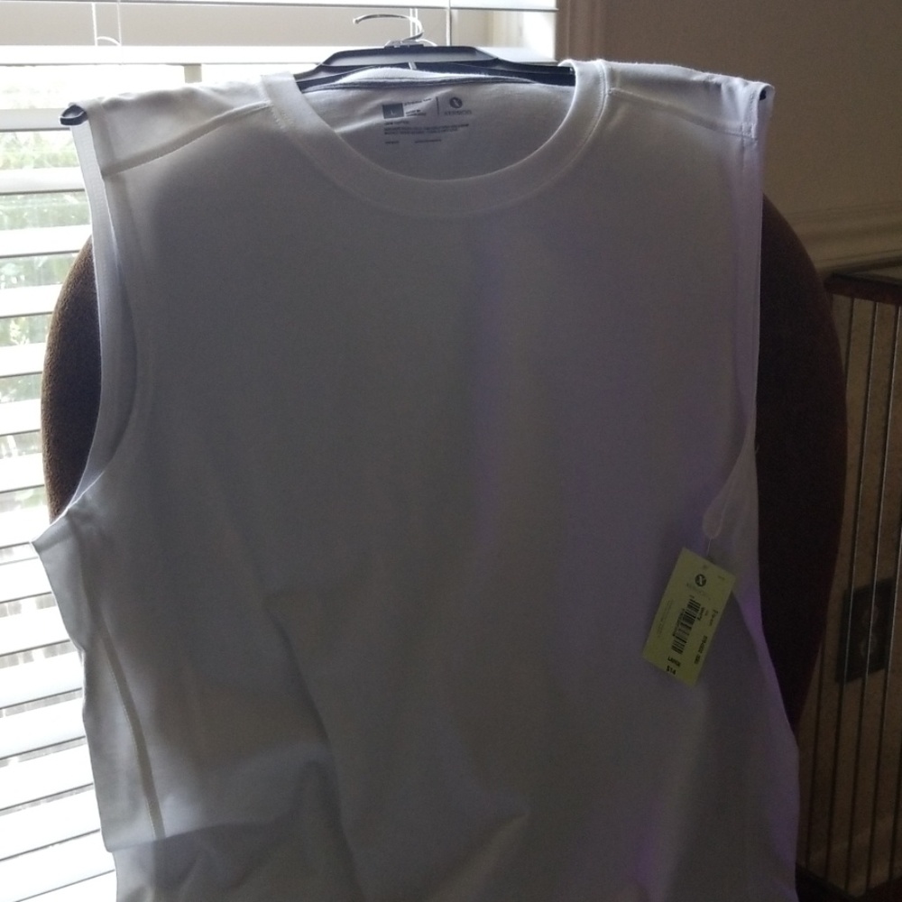 Sleeveless crew neck T shirt